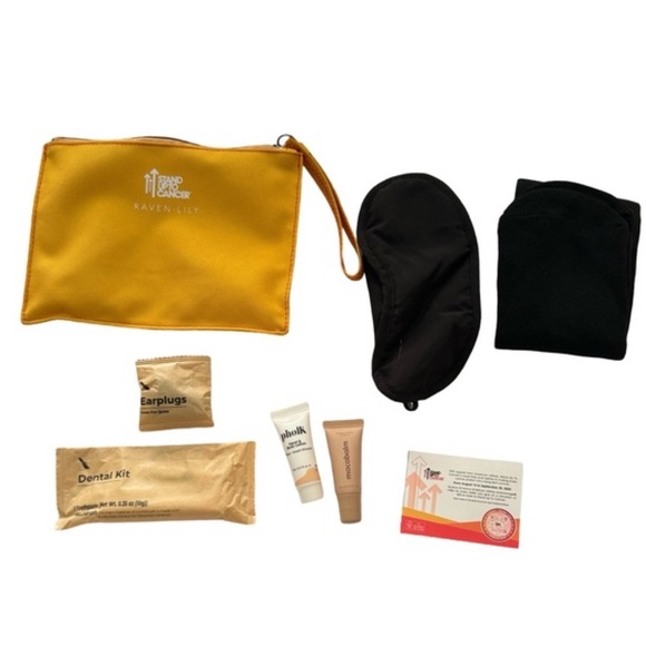 American Airlines Business Class stylish canvas pouch with travel amenity kit. - Picture 4 of 7